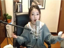 曾经火遍全网，连臭袜子都有人想要收藏的冯提莫，是如何过气的？