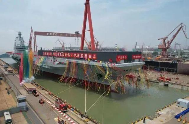“福建舰”来了！我国第三艘航母（首艘弹射型）在上海下水 我国第三艘航空母舰下水 福建舰 首艘弹射型航空母舰 第1张