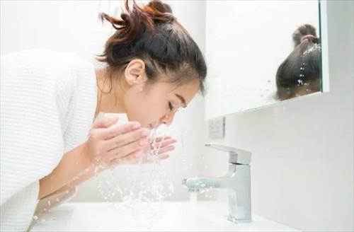 如何洗脸才能清洁皮肤 面部怎样才能清洁到位