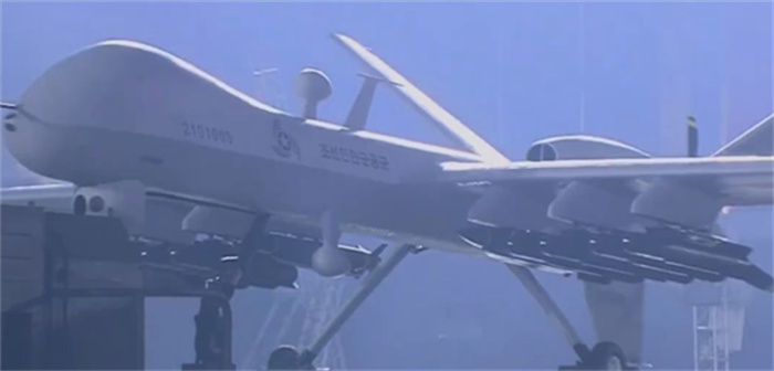 朝鲜阅兵 突然放飞“全球鹰” 朝鲜新型大型无人机飞行