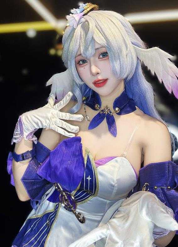 台湾人气 Coser 小空Sora 视觉特辑:领略从“要乐奈”到“知更鸟”的跨次元神韵